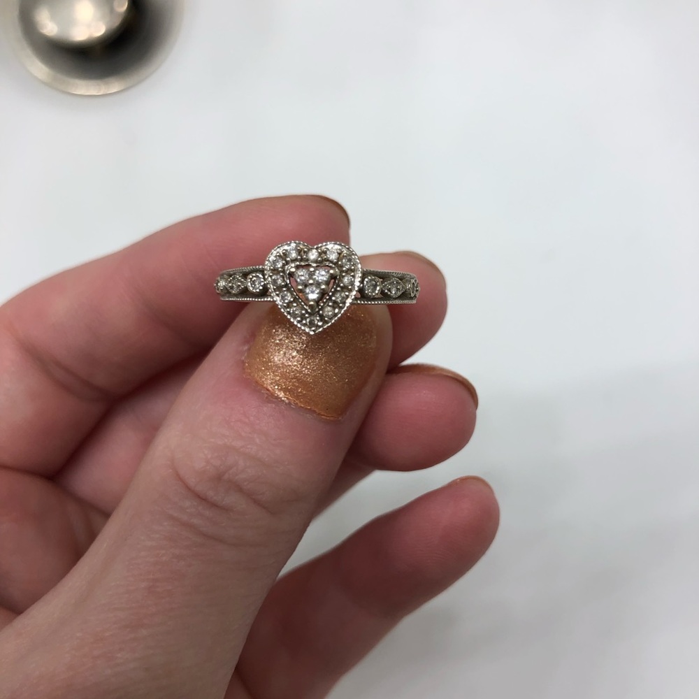 White gold heart-shaped diamond ring - Picture 3 of 7